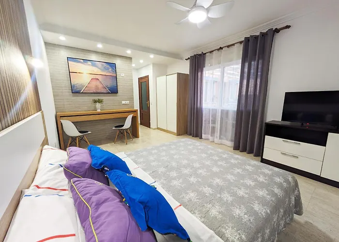 Happy Granadilla De Abona