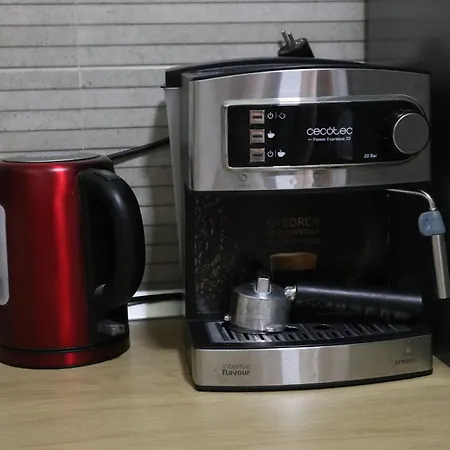 Happy غراناديا دي أبونا