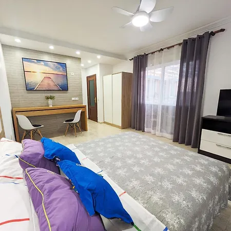 Happy Granadilla De Abona